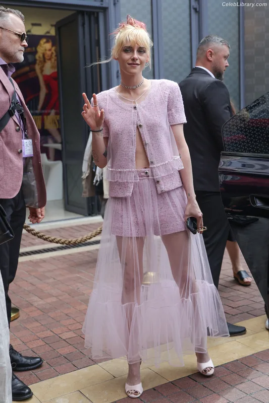 Kristen Stewart photo 20 of 1358
