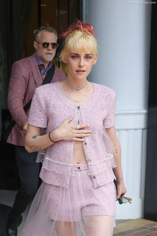 Kristen Stewart photo 22 of 1358