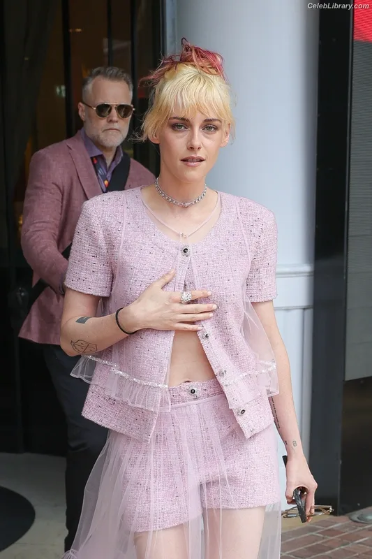 Kristen Stewart photo 23 of 1358