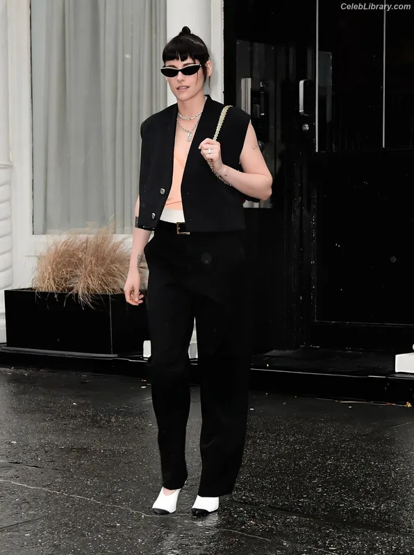 Kristen Stewart photo 1 of 1358