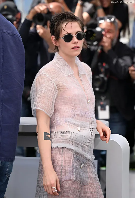 Kristen Stewart photo 2 of 1358