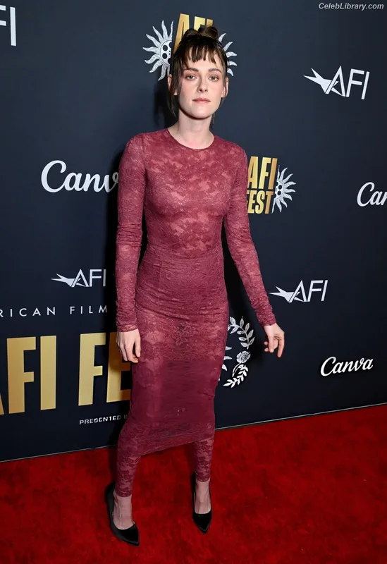 Kristen Stewart photo 3 of 1358