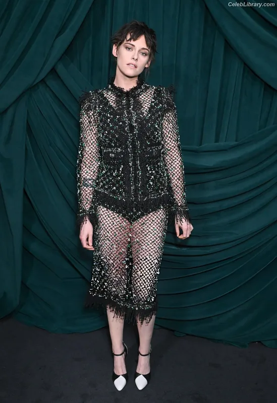 Kristen Stewart photo 6 of 1358