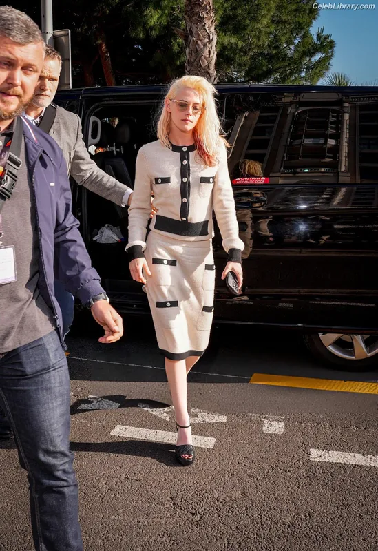Kristen Stewart photo 8 of 1358