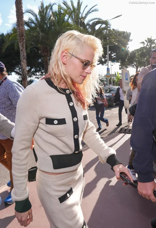 Kristen Stewart photo 10 of 1358