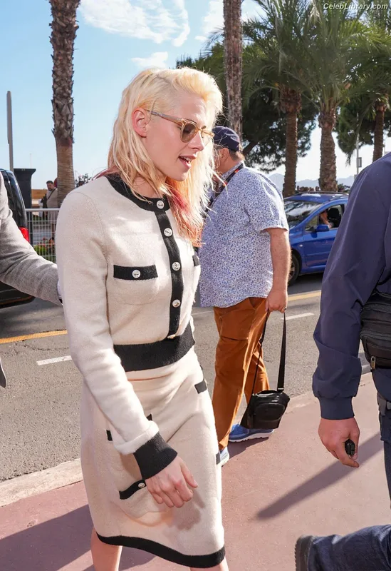 Kristen Stewart photo 12 of 1358