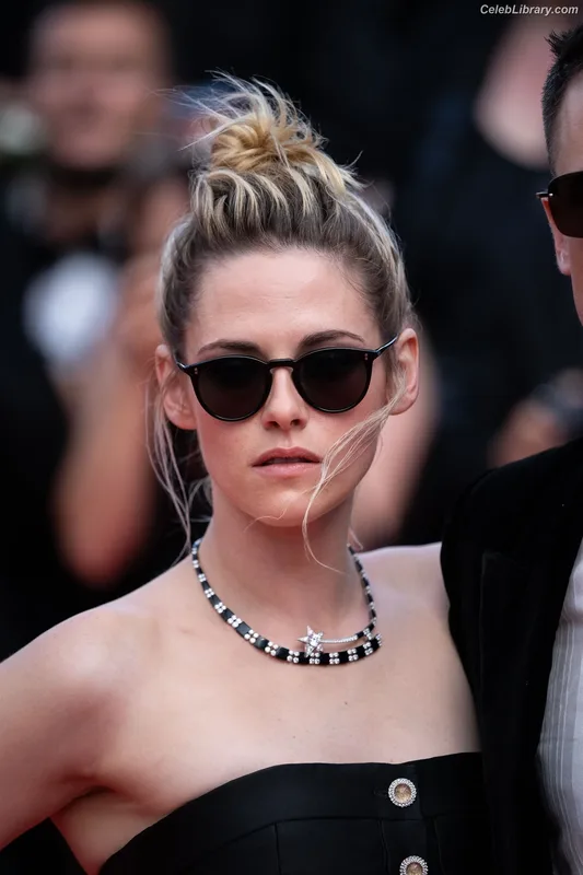 Kristen Stewart photo 4 of 1358