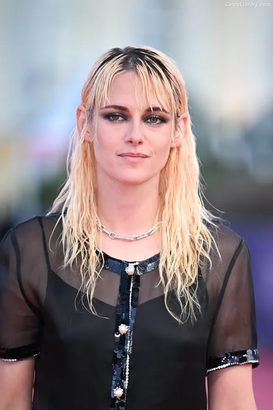 Kristen Stewart photo 11 of 1358