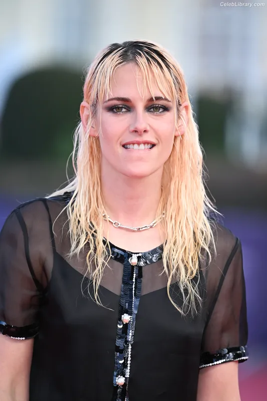 Kristen Stewart photo 12 of 1358