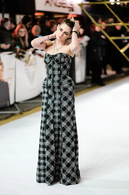 Kristen Stewart photo 18 of 1358