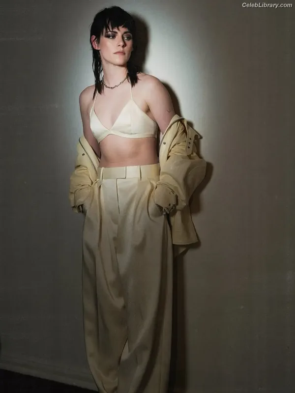 Kristen Stewart photo 19 of 1358