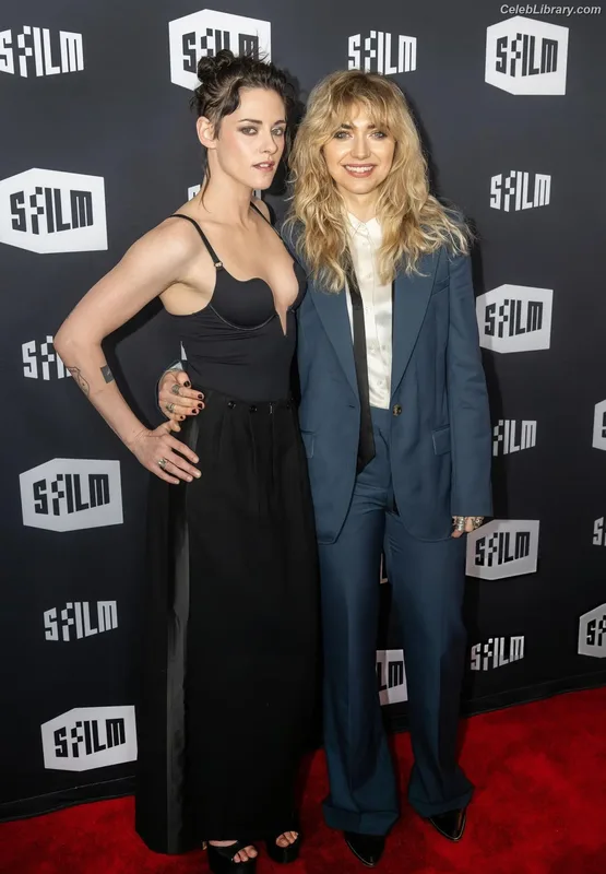 Kristen Stewart photo 22 of 1358