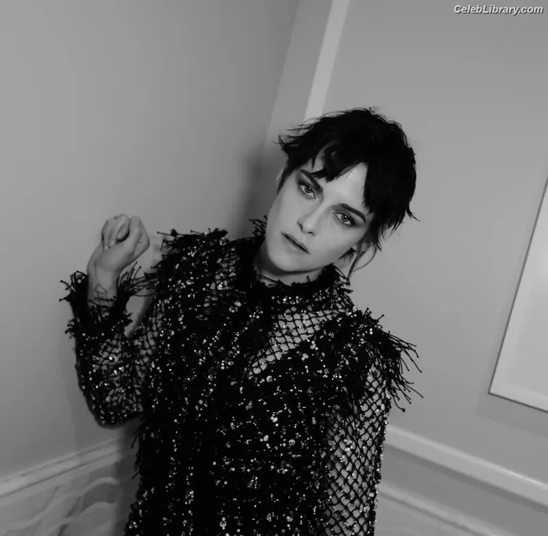 Kristen Stewart photo 23 of 1358