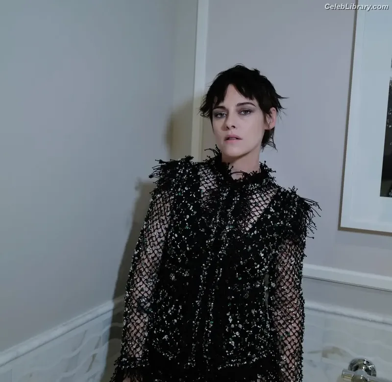 Kristen Stewart photo 7 of 1358