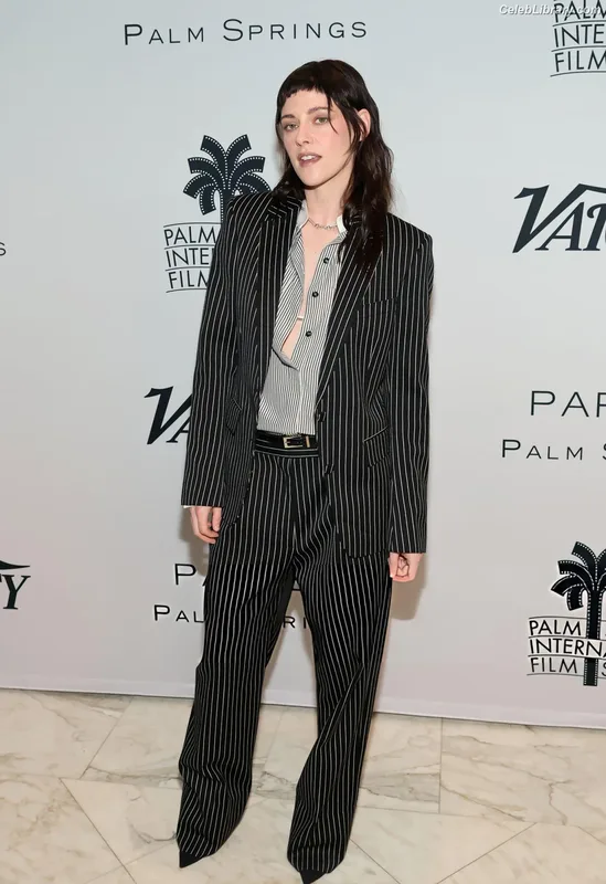 Kristen Stewart photo 10 of 1358