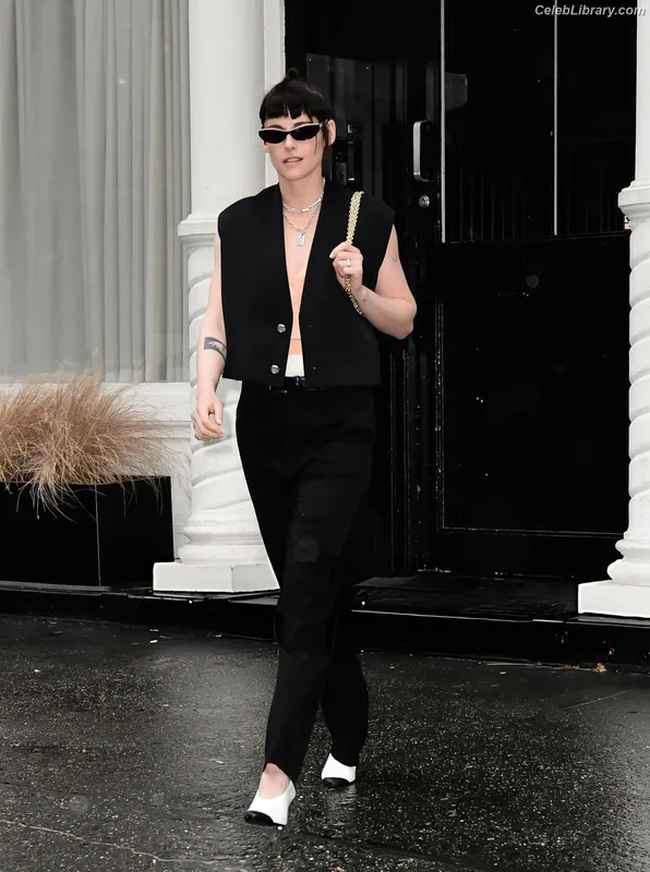 Kristen Stewart photo 16 of 1358
