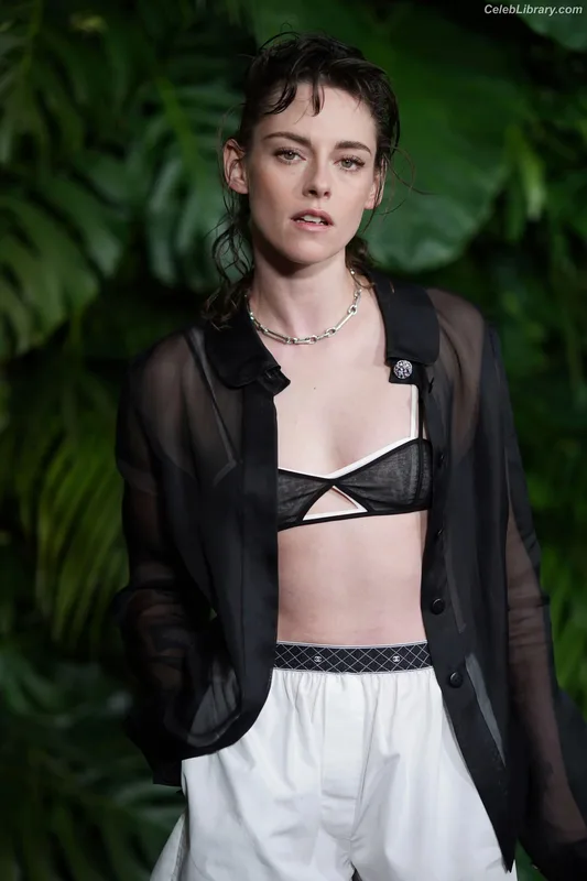 Kristen Stewart photo 18 of 1358