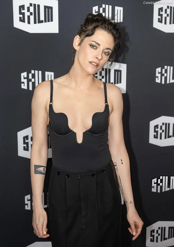 Kristen Stewart photo 3 of 1358