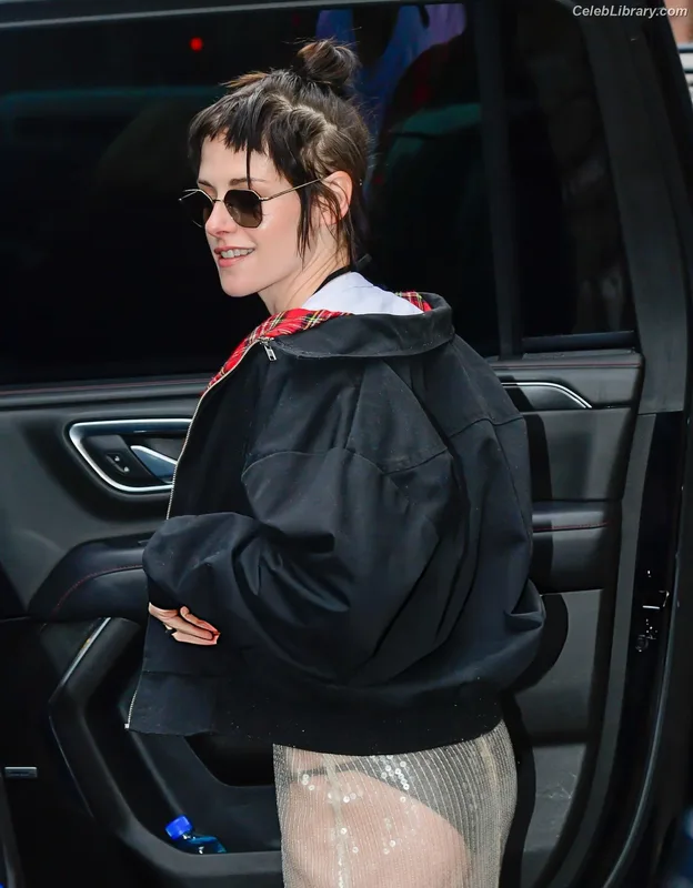 Kristen Stewart photo 4 of 1358