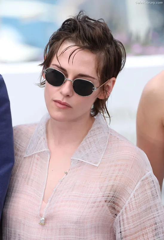 Kristen Stewart photo 8 of 1358