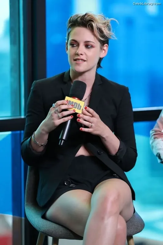 Kristen Stewart photo 11 of 1358