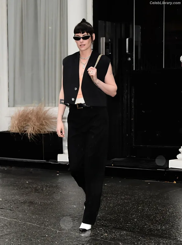 Kristen Stewart photo 18 of 1358