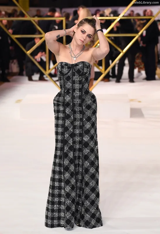 Kristen Stewart photo 21 of 1358