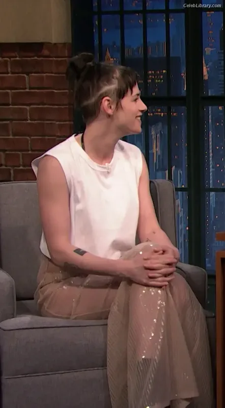 Kristen Stewart photo 5 of 1358