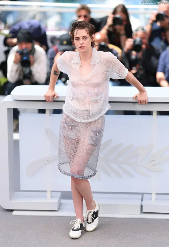 Kristen Stewart photo 17 of 1358