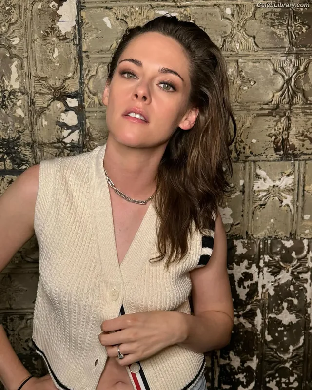 Kristen Stewart photo 21 of 1358