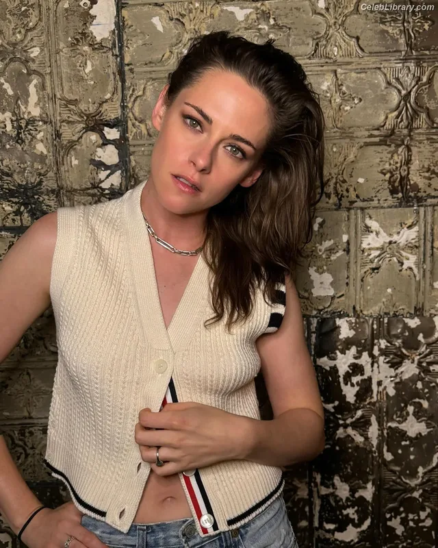 Kristen Stewart photo 22 of 1358
