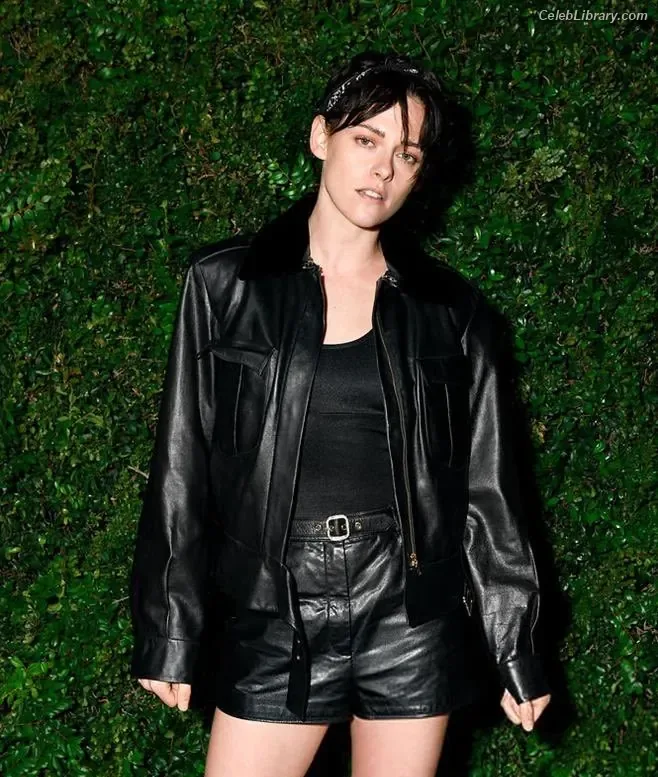 Kristen Stewart photo 24 of 1358