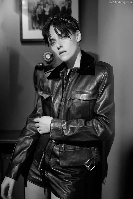 Kristen Stewart photo 4 of 1358
