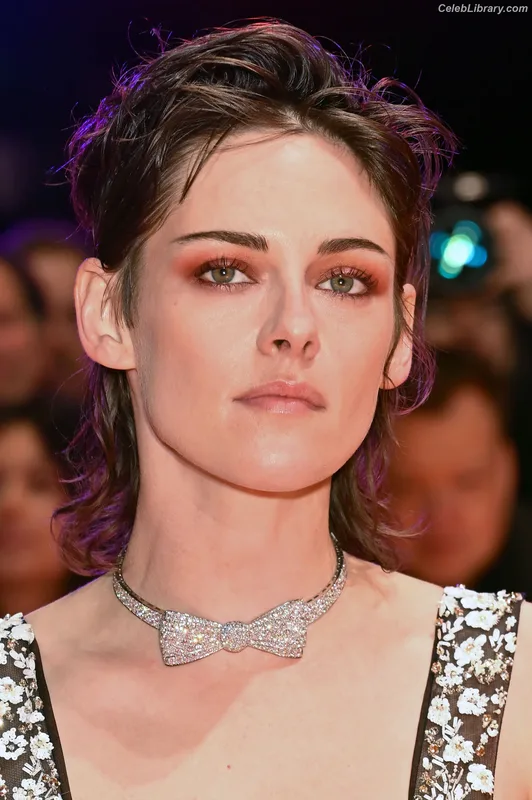 Kristen Stewart photo 10 of 1358