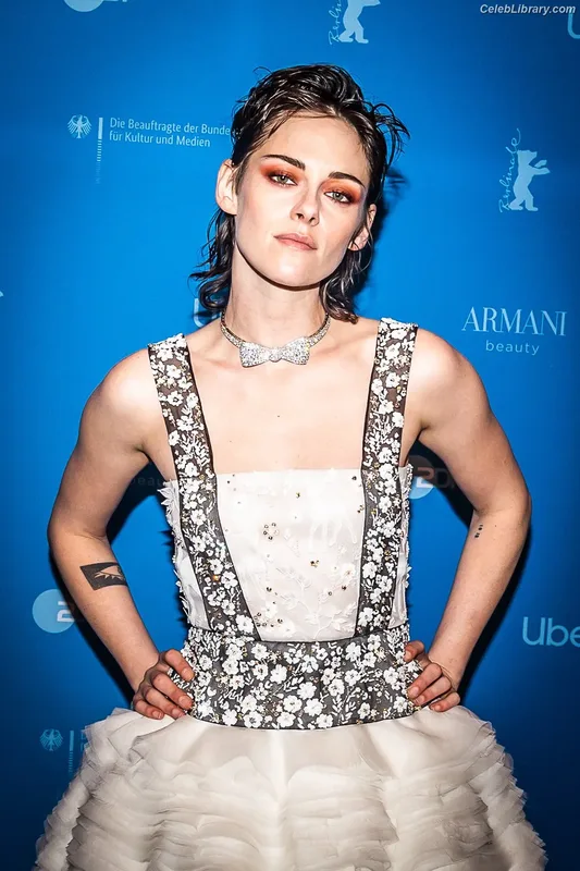 Kristen Stewart photo 11 of 1358