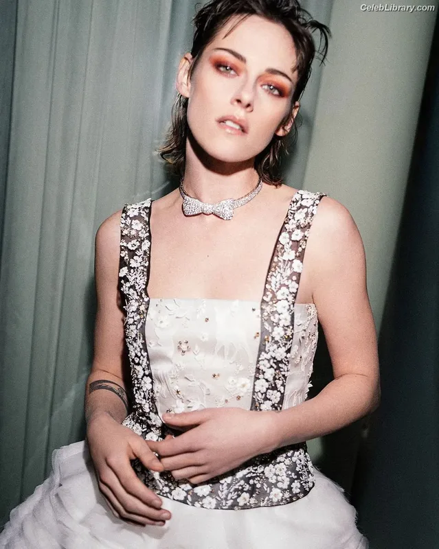 Kristen Stewart photo 13 of 1358