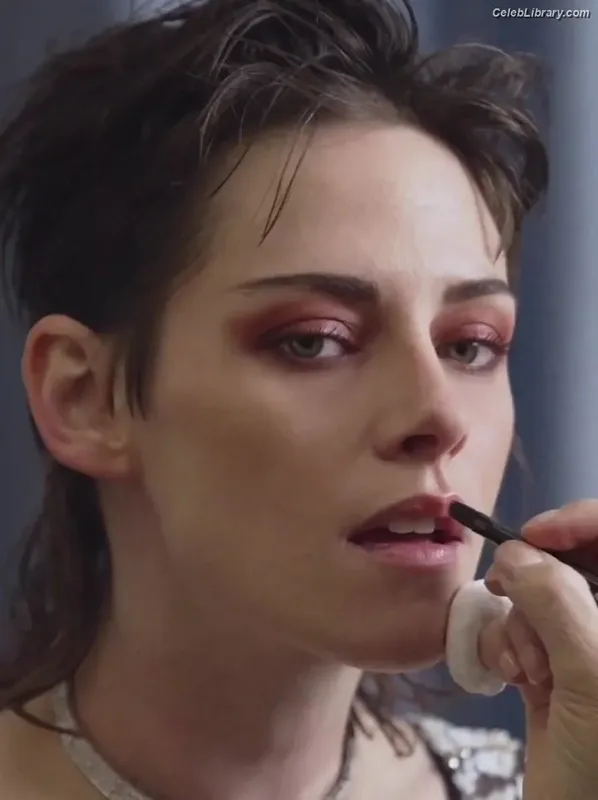 Kristen Stewart photo 14 of 1358