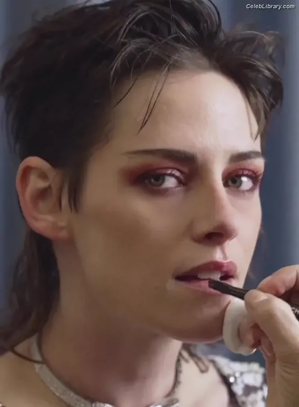 Kristen Stewart photo 15 of 1358