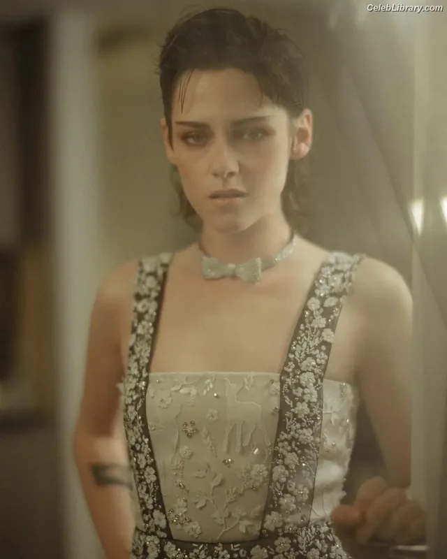 Kristen Stewart photo 17 of 1358