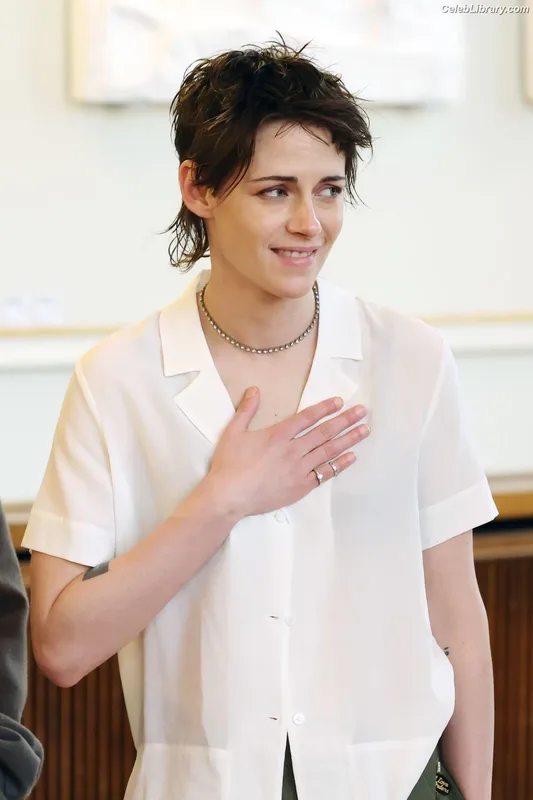 Kristen Stewart photo 19 of 1358