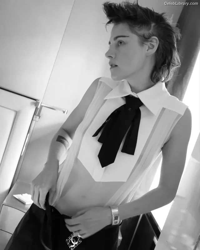 Kristen Stewart photo 22 of 1358