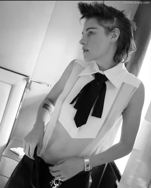Kristen Stewart photo 24 of 1358