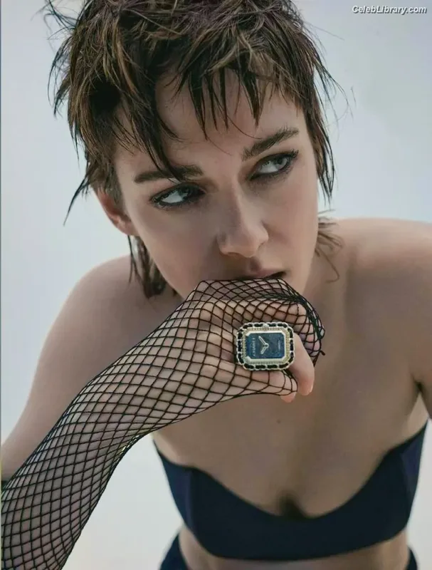 Kristen Stewart photo 4 of 1358