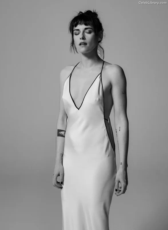 Kristen Stewart photo 9 of 1358