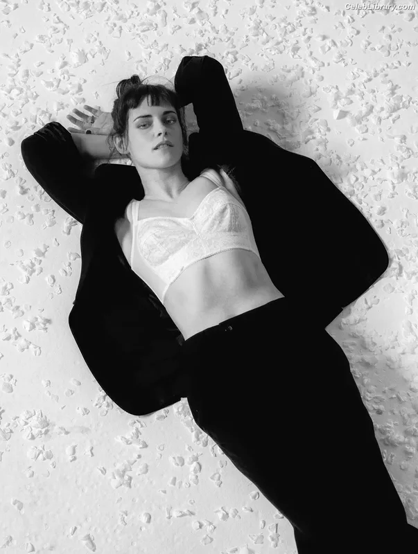 Kristen Stewart photo 10 of 1358