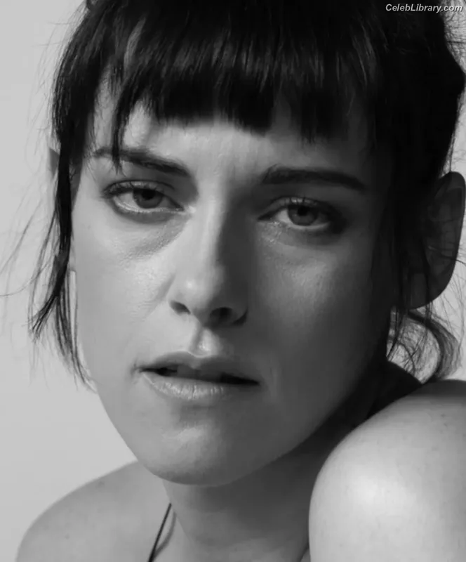Kristen Stewart photo 11 of 1358