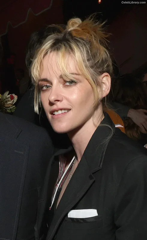 Kristen Stewart photo 21 of 1358