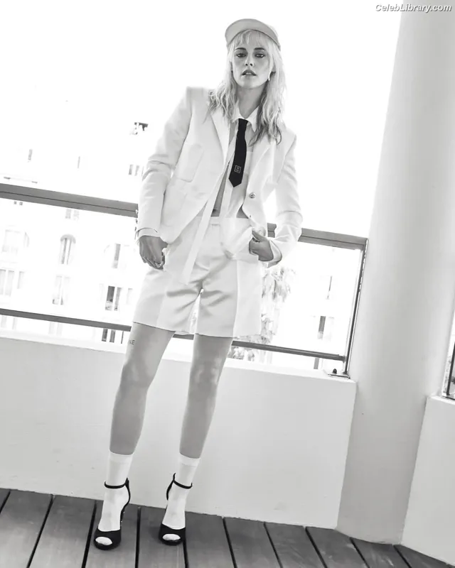 Kristen Stewart photo 2 of 1358