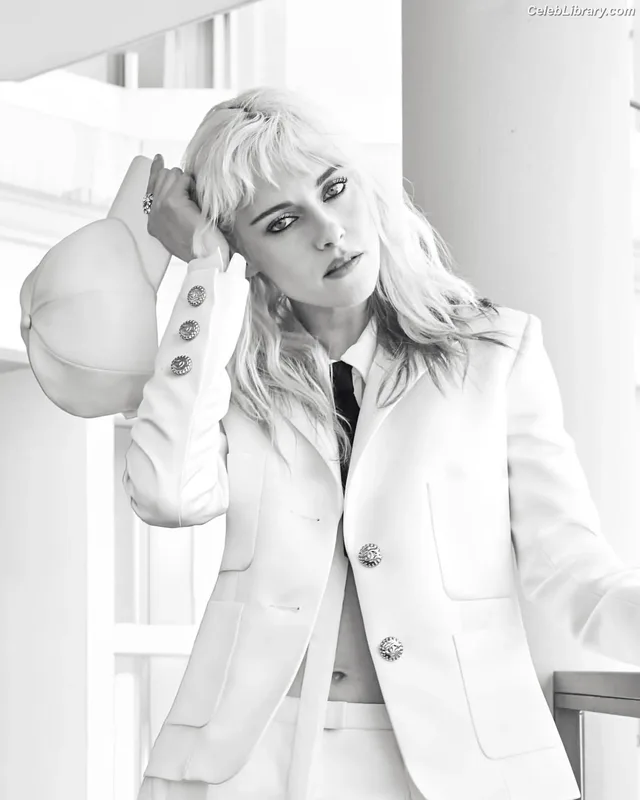 Kristen Stewart photo 4 of 1358