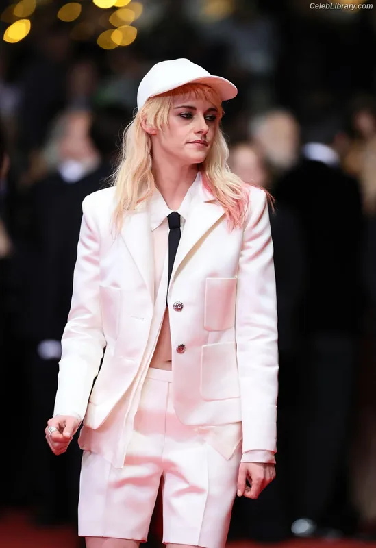 Kristen Stewart photo 8 of 1358